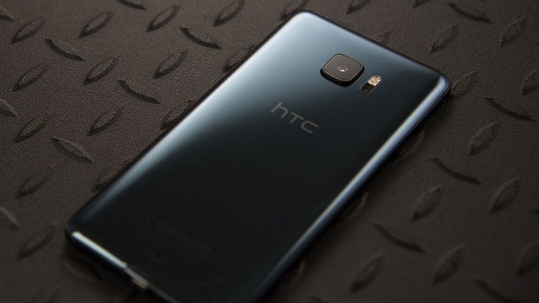 HTC U Ultra配蓝宝石玻璃。