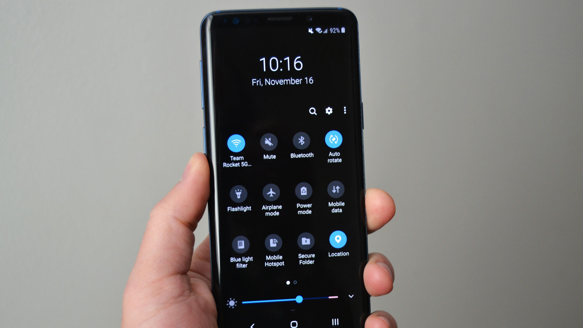 三星Galaxy S9 One UI评论夜间模式快速设置
