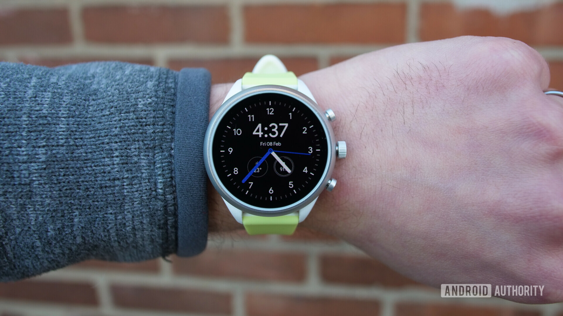 化石运动Smartwatch OLED显示屏脸上最好的佩戴操作系统手表面孔