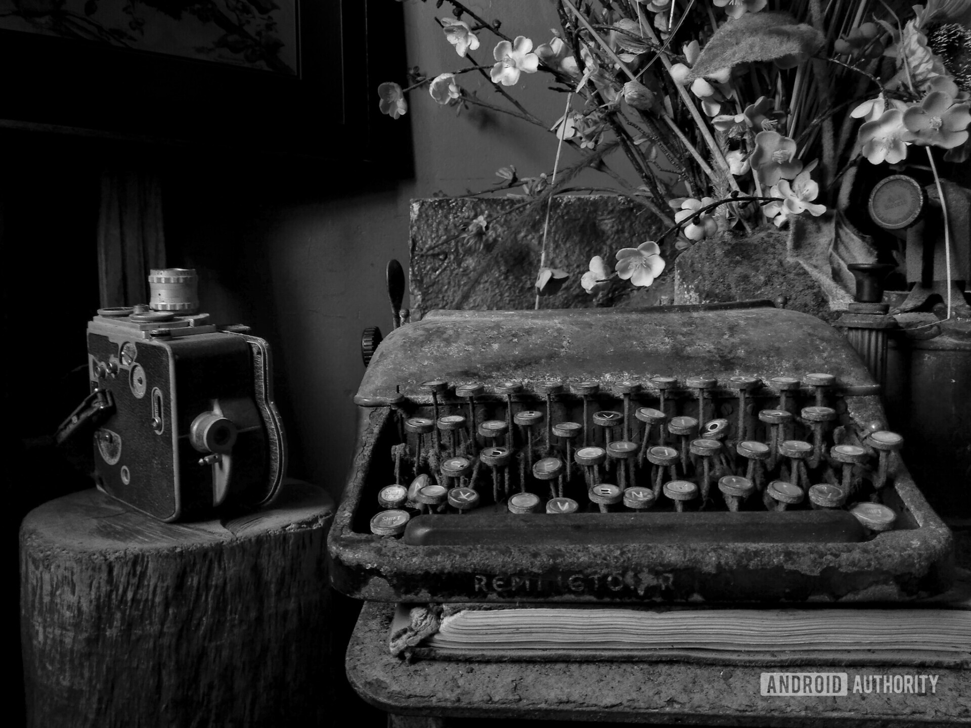 复古打字机和相机