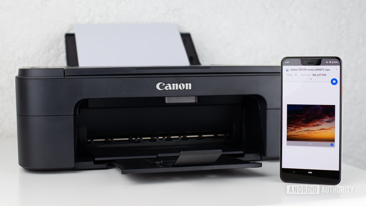 谷歌云在佳能打印机旁边的智能手机上打印