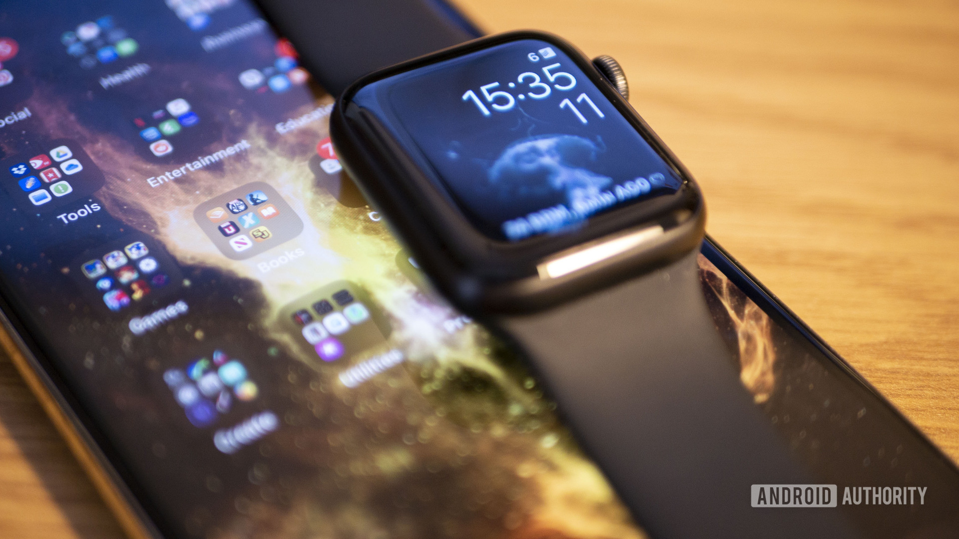 Apple Watch系列5和iPhone 11 Pro Max