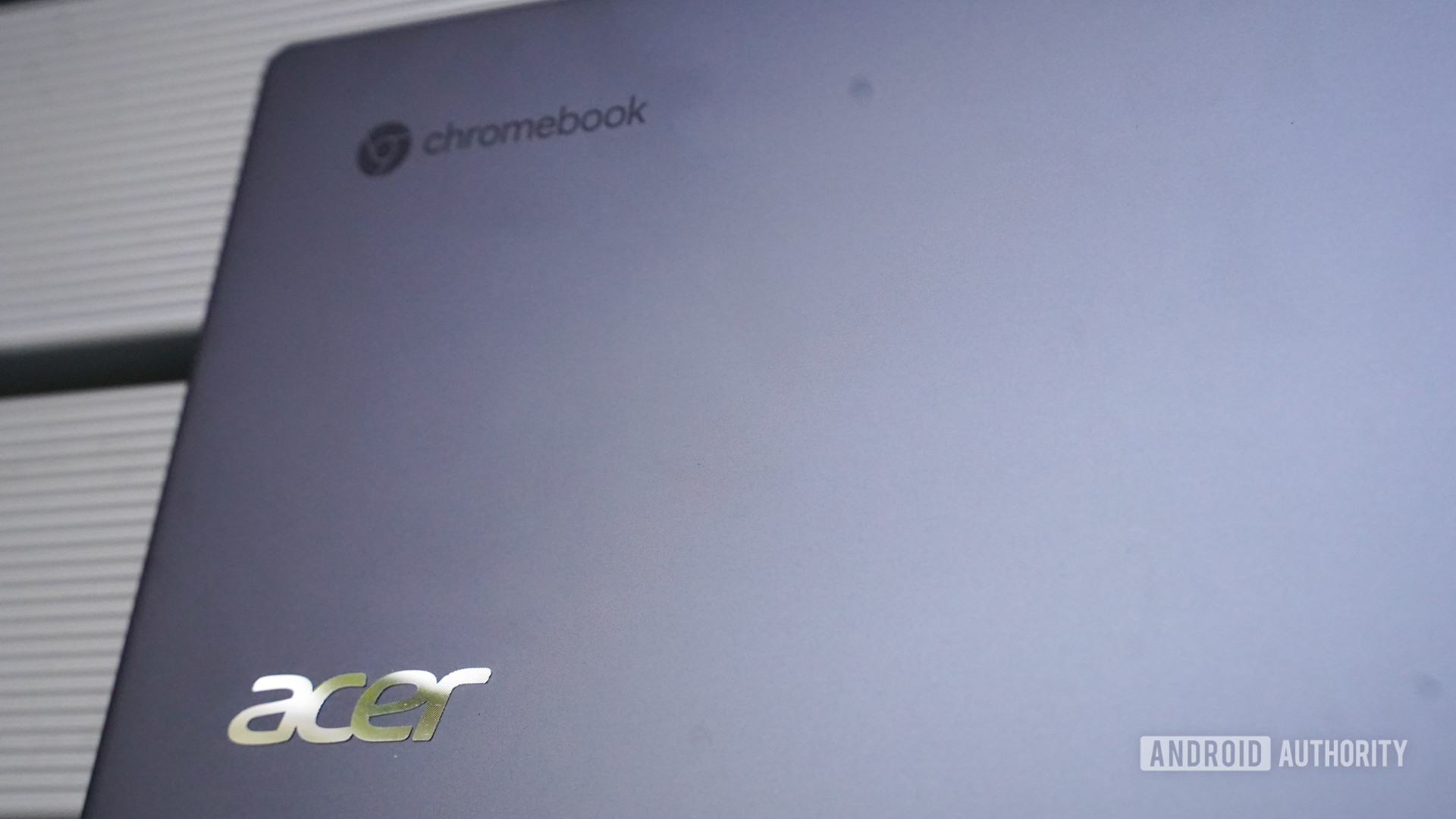 Acer Chromebook Spin 713 Case View显示出Acer品牌。
