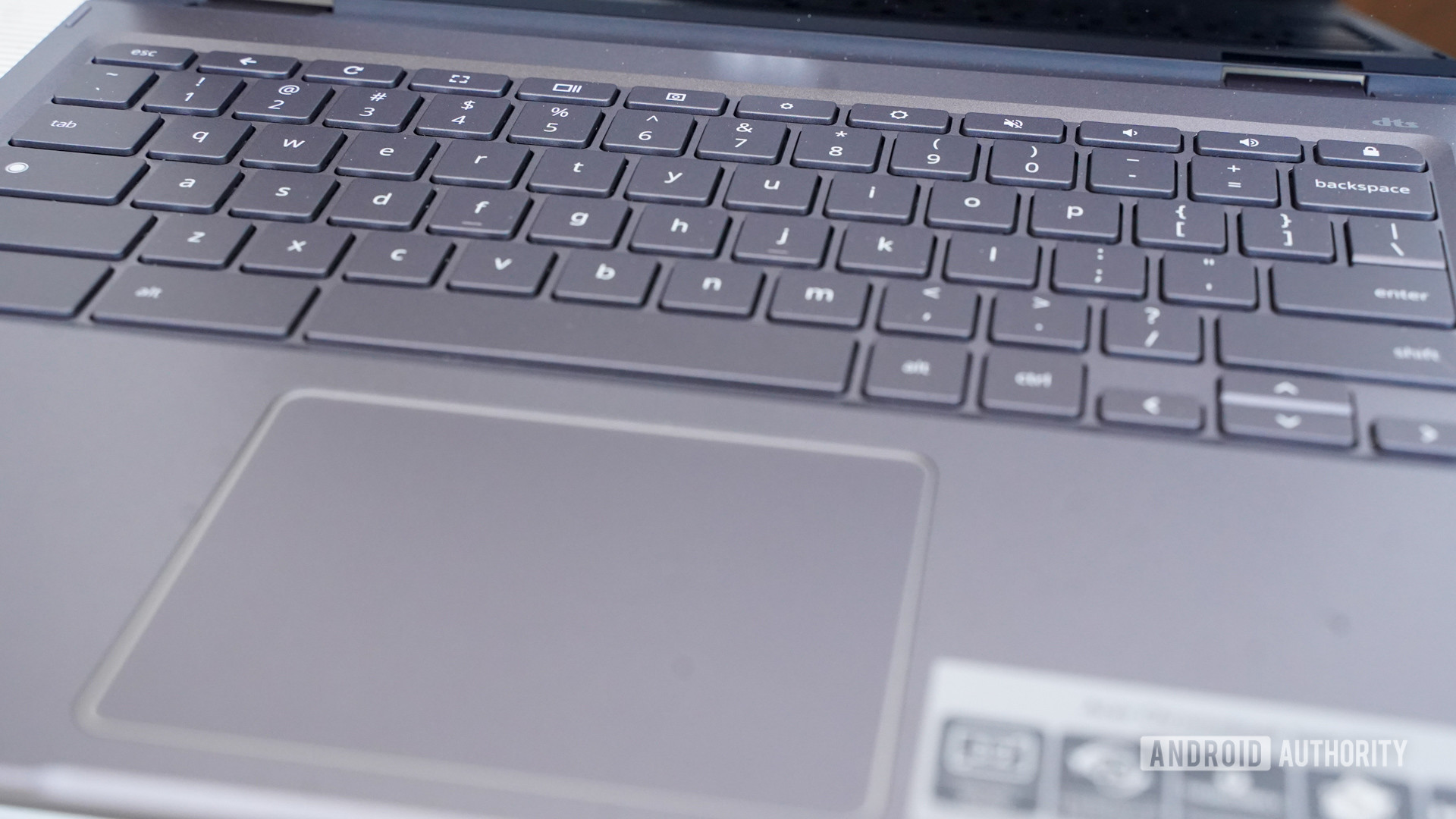 Acer Chromebook旋转713键盘和触控板。