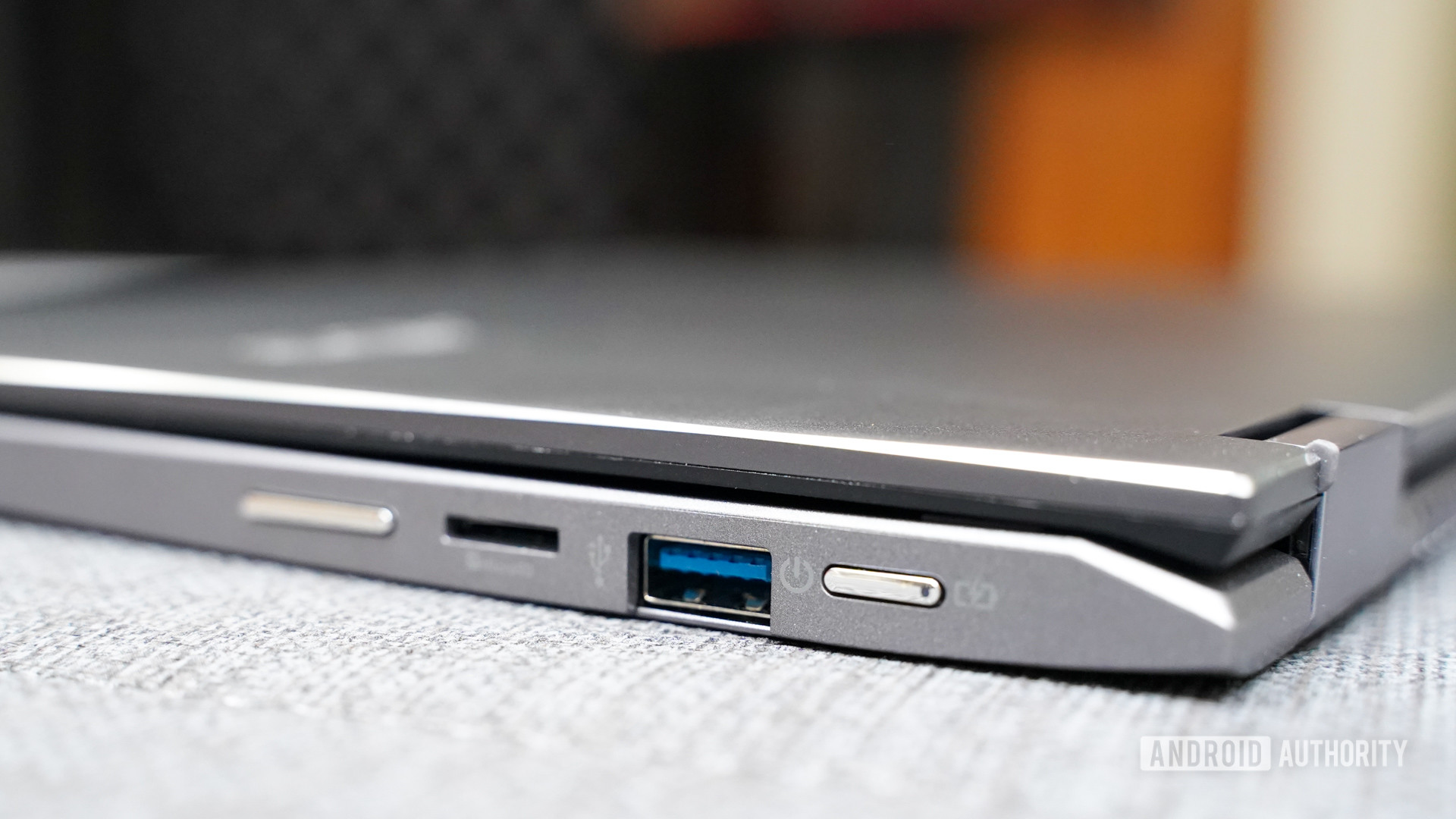 Acer Chromebook旋转713右边缘。