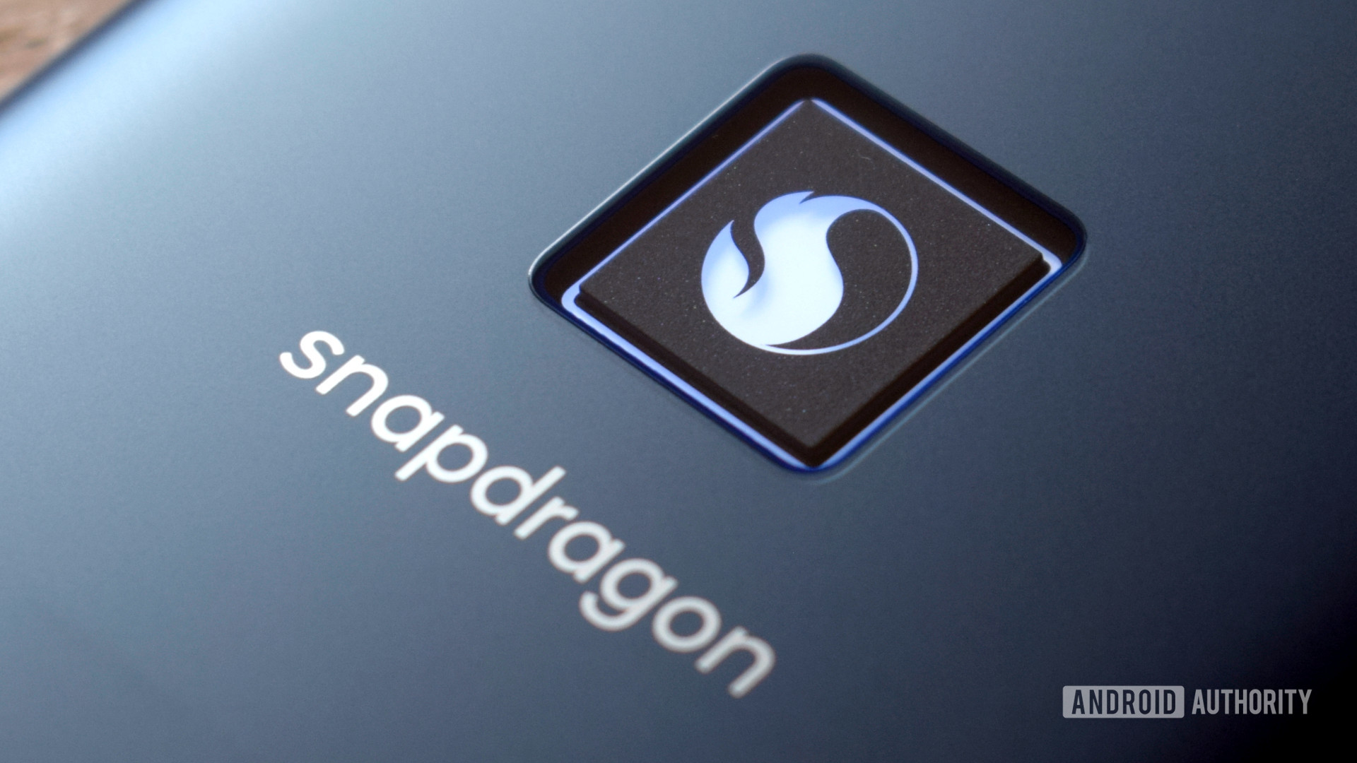 Snapdragon内部人员的智能手机LOGO灯更接近