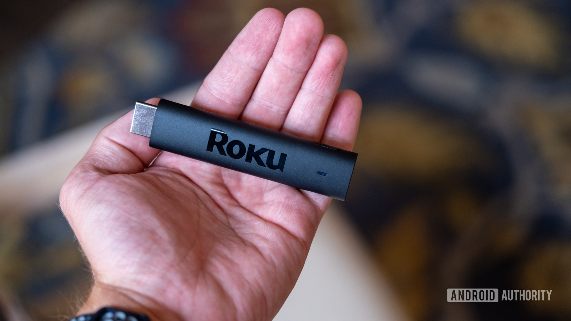 Roku Streaming Stick 4K手中