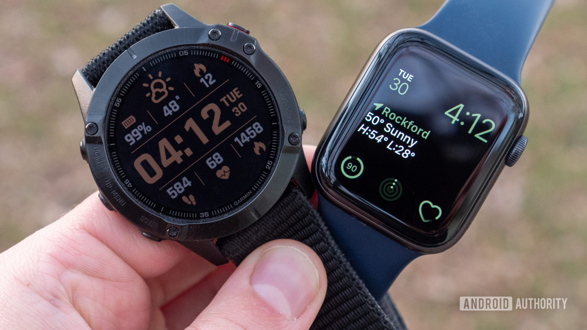 Apple Watch vs Garmin Fenix 6 Pro Apple Watch系列6手中
