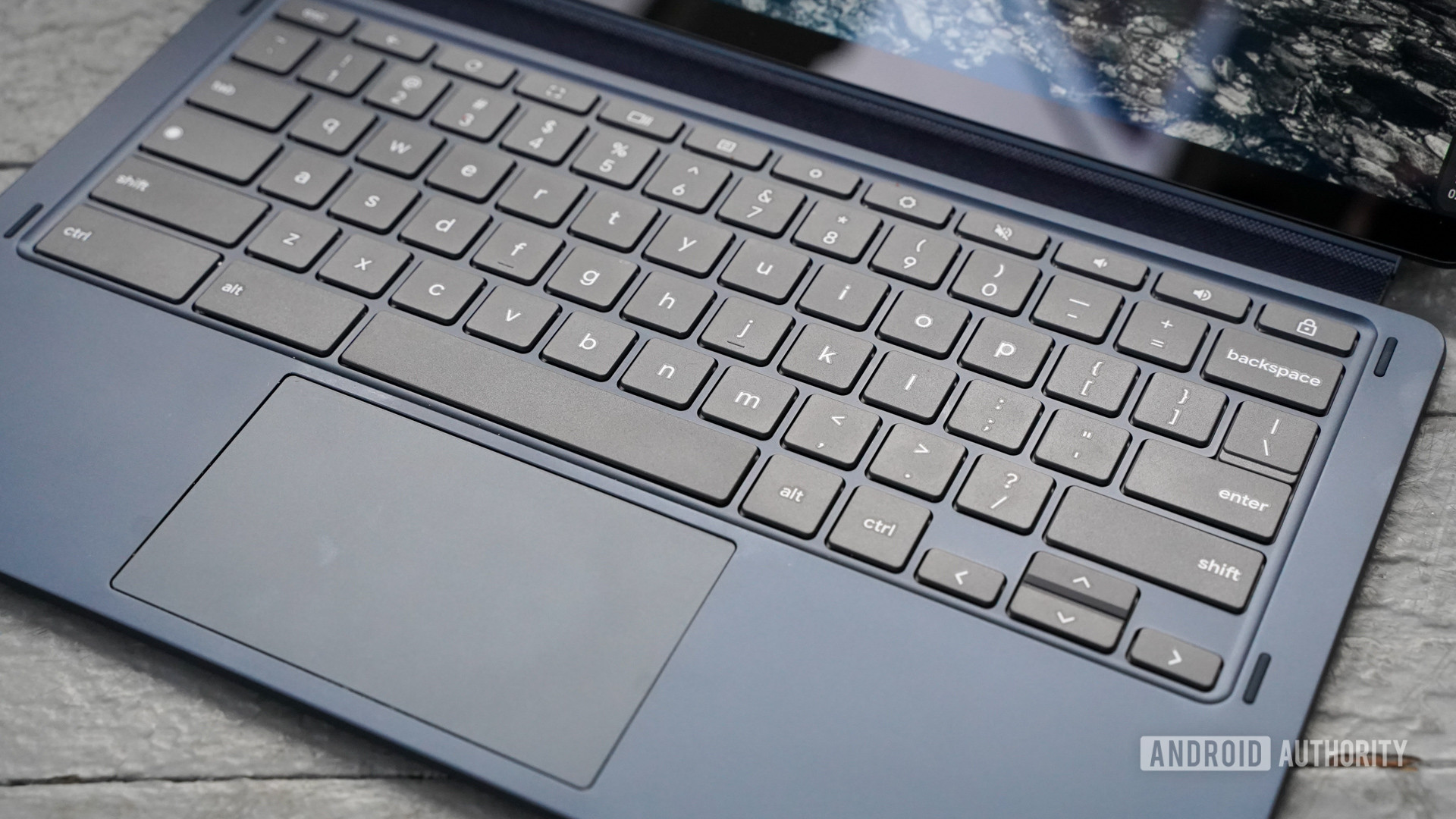 联想IdeaPad Duet 5 Chromebook键盘特写右配置文件