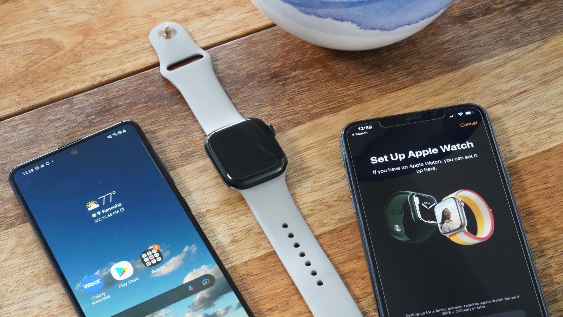 Apple Watch系列7位于顶部，Android手机和iPhone。爱游戏刷手机版下载