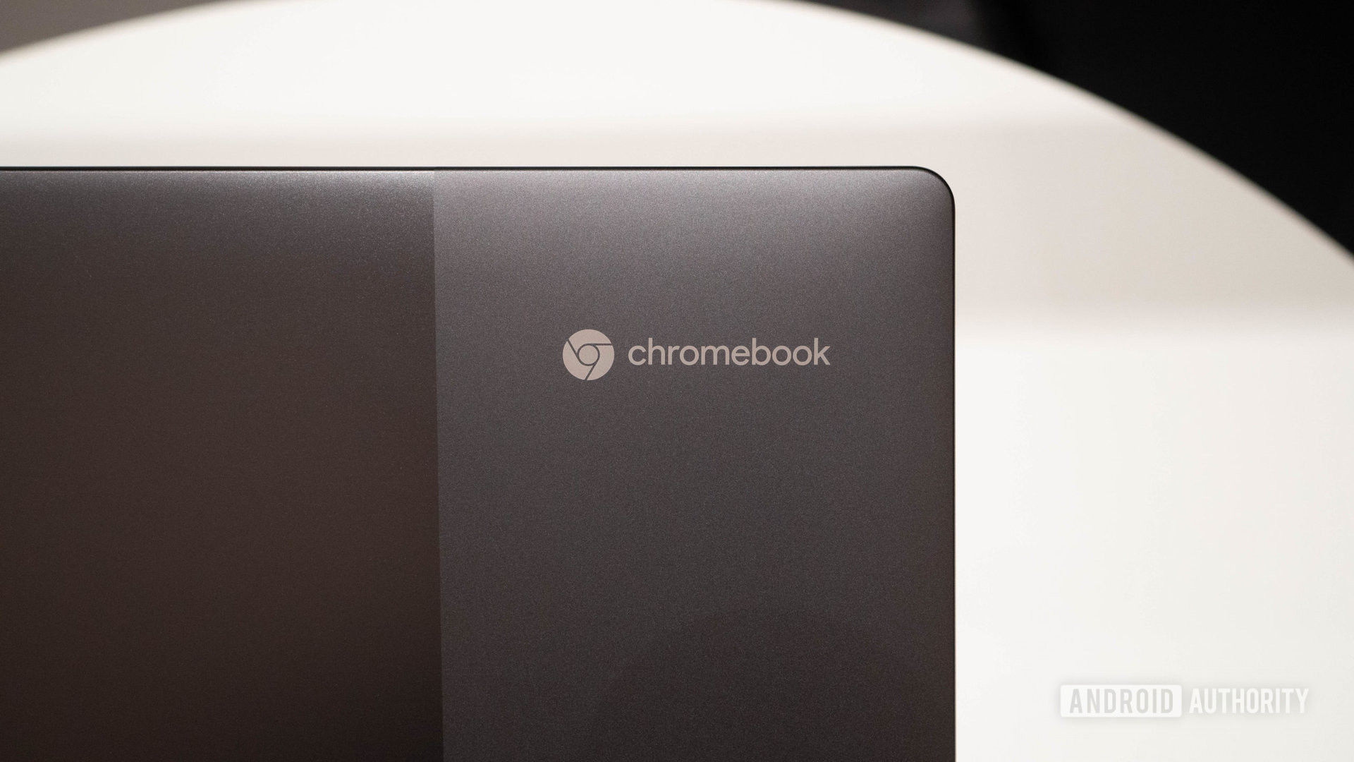联想IdeaPad 5i Chromebook显示Chromebook徽标